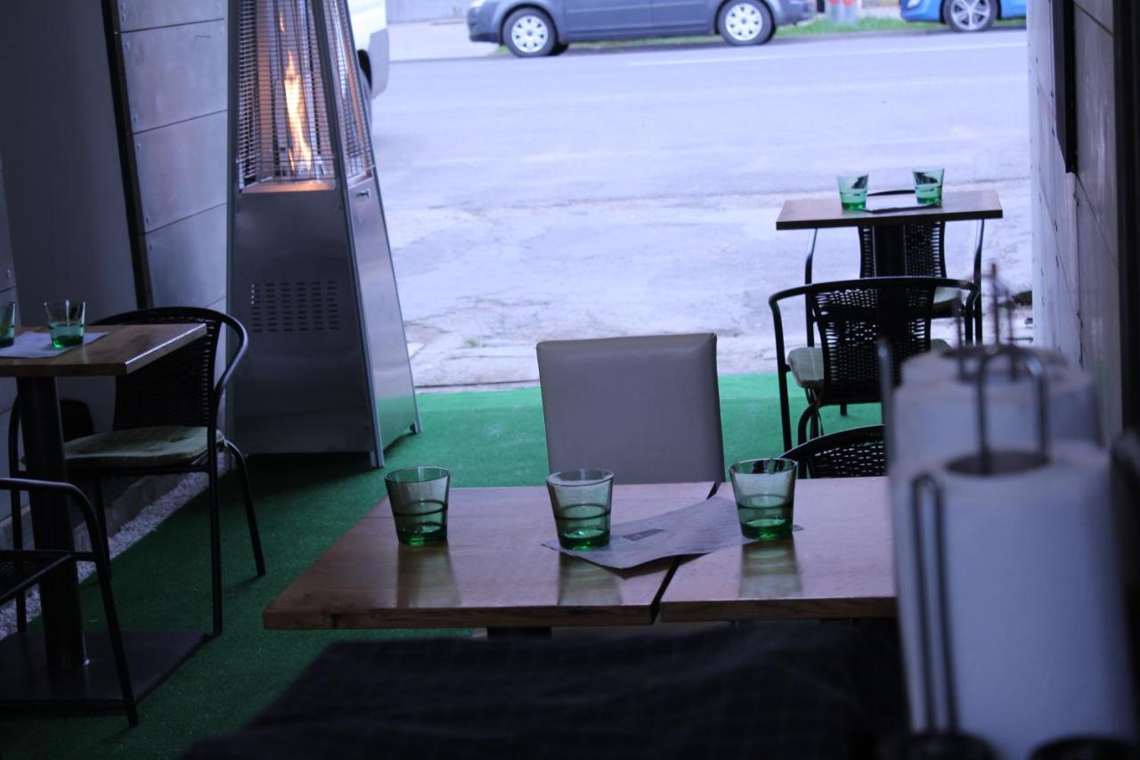 Apartmany Caffe & Grill رودنيتسي ناد لابيم المظهر الخارجي الصورة