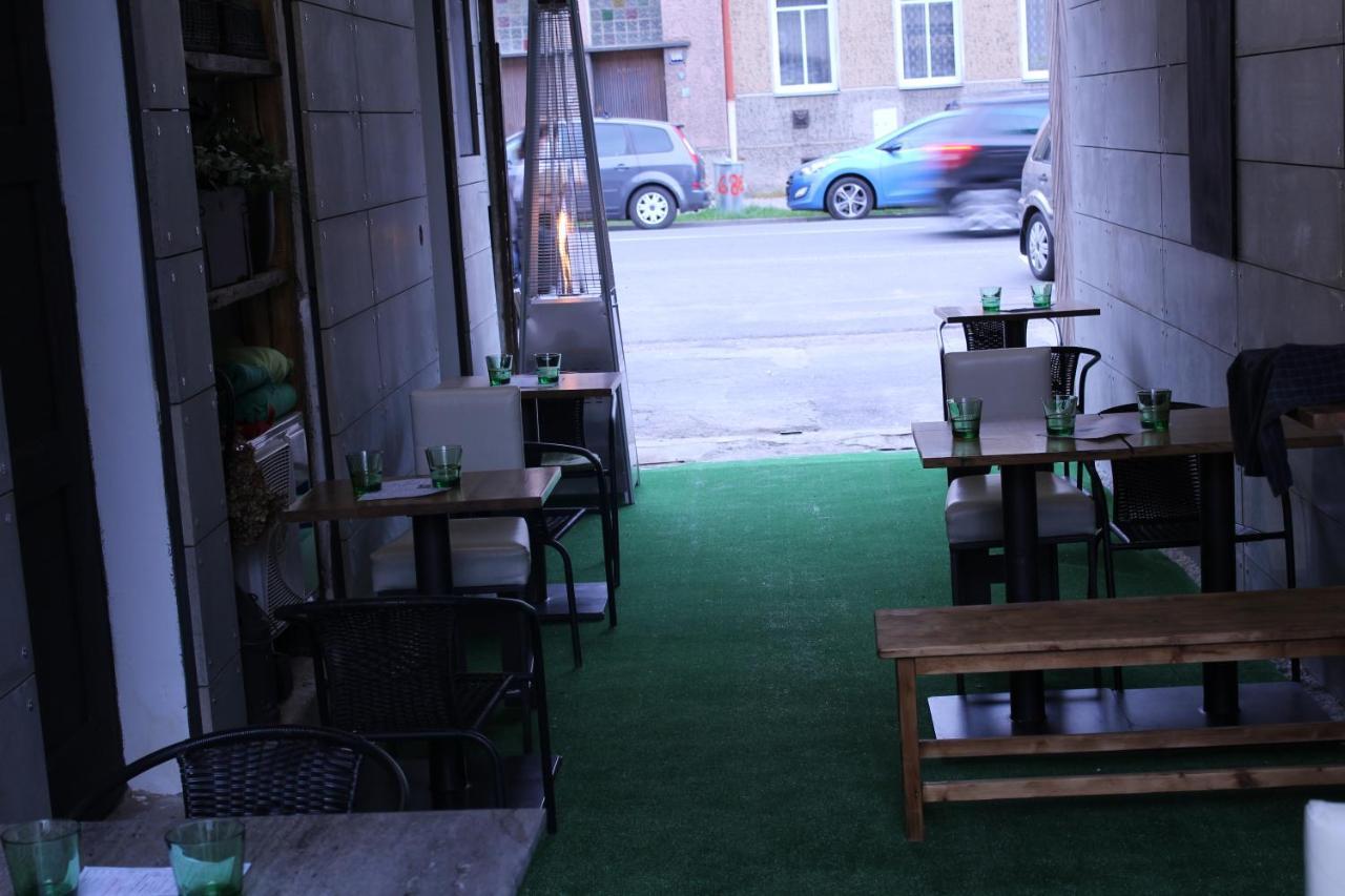 Apartmany Caffe & Grill رودنيتسي ناد لابيم المظهر الخارجي الصورة